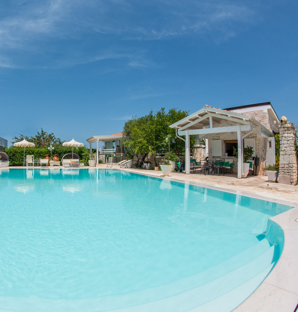 Ampia Piscina nel Giardino dell'Agriturismo